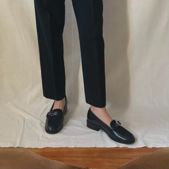 leather suede loafer low heel round toe, size 6, etienne aigner - Picture 3 of 5